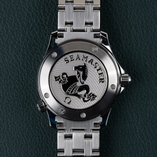 Omega Seamaster Diver 300M 212.30.36.20.03.001 - Achterkant van de kast met het gegraveerde Seamaster zeepaardje-logo