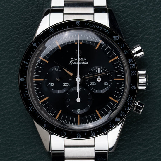 Omega Speedmaster First OMEGA in Space 310.30.40.50.06.001 - Frontale close-up recht van voren met de drie subwijzerplaten scherp in beeld