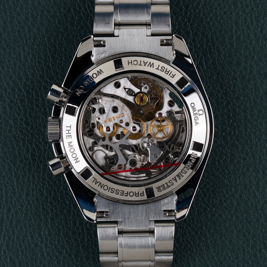 Omega Speedmaster Professional Moonwatch 3572.50 - doorzichtige saffierglazen caseback met zicht op het uurwerk en gravure First Watch Worn On The Moon