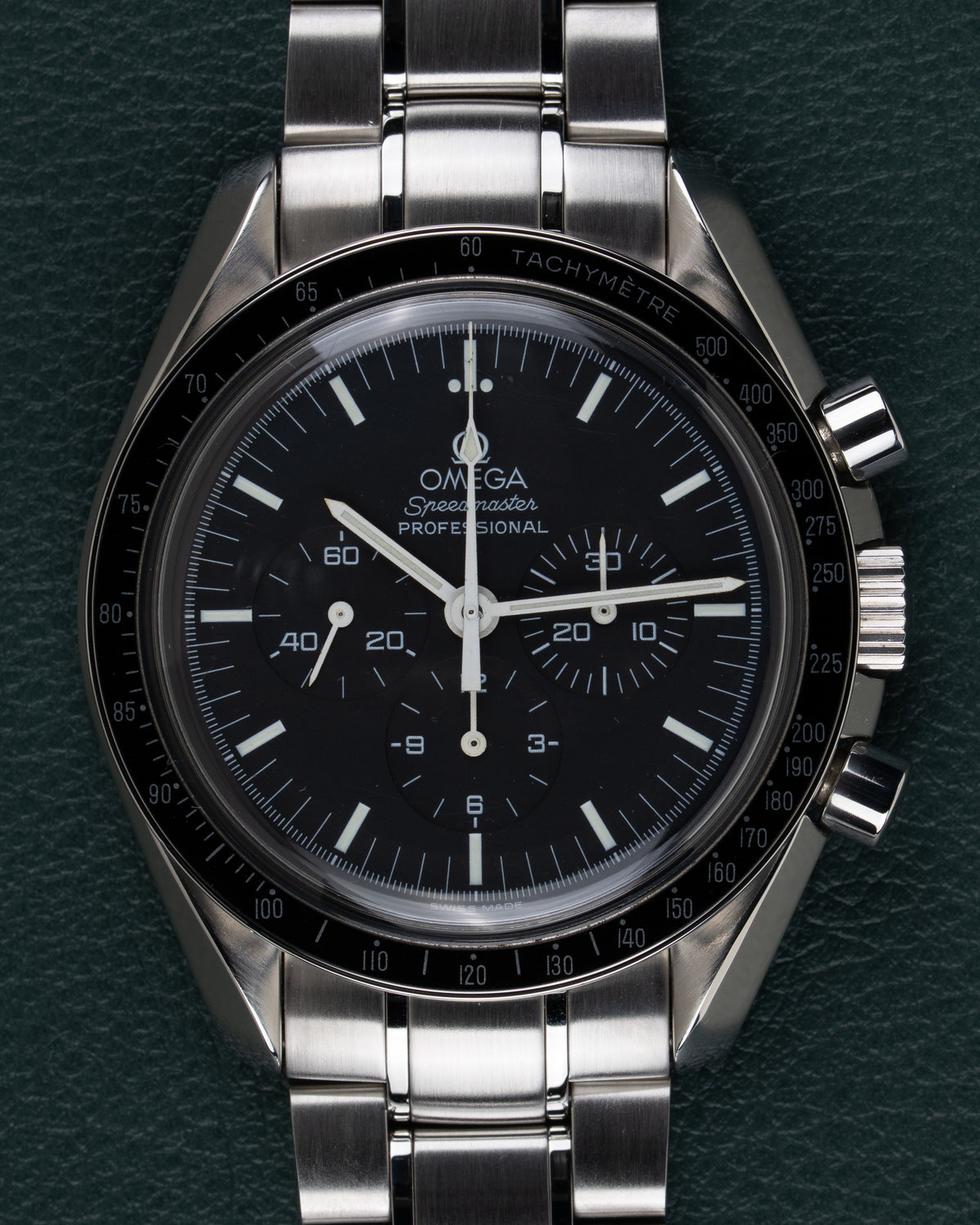 Omega Speedmaster Professional Moonwatch 3572.50 - volledig horloge recht van boven met stalen armband