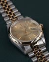 Rolex Datejust 16233 - Frontale close-up onder een hoek met de gouden kroon aan de rechterzijde