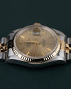 Rolex Datejust 16233 - Bovenaanzicht met de kroon boven de kast en datumvenster op 12 uur zichtbaar
