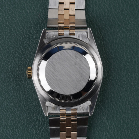 Rolex Datejust 16233 Black Dial 1991 - Achterkant van de kast recht van boven met de gladde stalen caseback