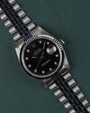 Rolex Datejust 16234 Black Diamond Dial 1994 - Frontaal aanzicht onder een hoek met de kroon rechts en de jubilee-band diagonaal in beeld