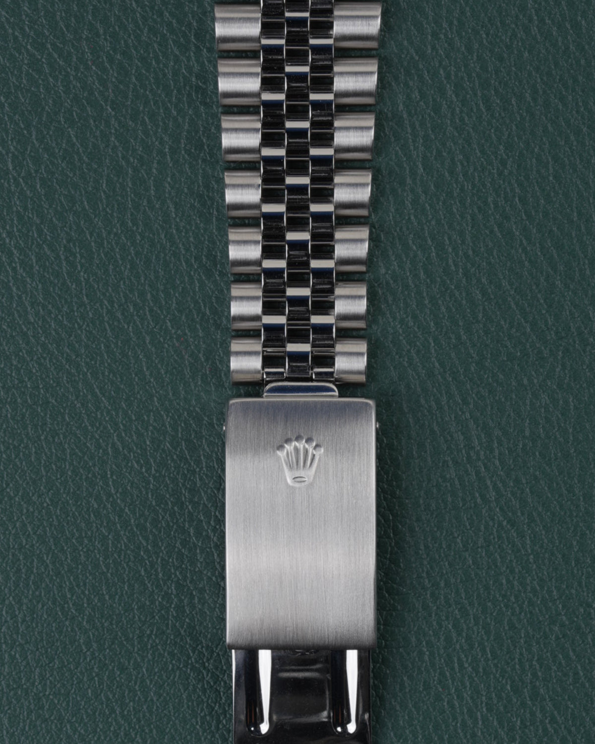 Rolex Datejust 16234 Black Diamond Dial 1994 - Close-up van de geopende vouwsluiting van de jubilee-band met het Rolex kroonlogo